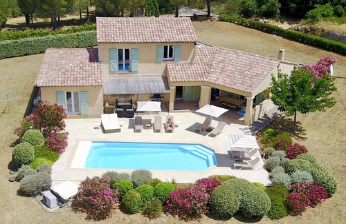 Cotignac Villa | Atemberaubende provenzalische Villa, wunderschön eingerichtet mit beheiztem Pool in 1,5 Hektar