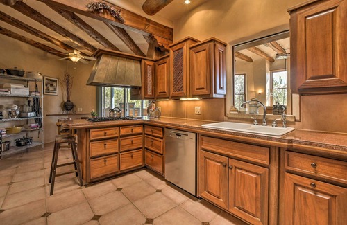 West Alameda Haus | NEU! Atemberaubende Santa Fe Home w / Hallenbad