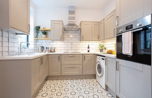 Levenshulme Haus | Stunning Scandi Abode in Manchester - Parking