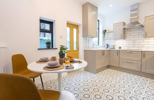 Levenshulme Haus | Stunning Scandi Abode in Manchester - Parking