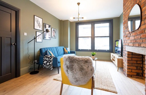 Levenshulme Haus | Stunning Scandi Abode in Manchester - Parking