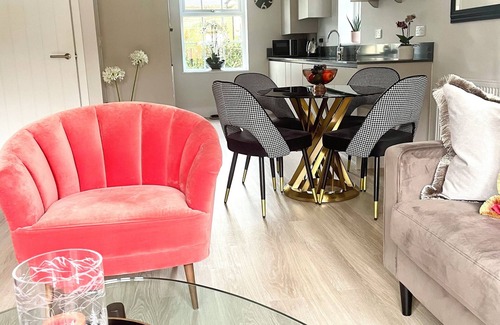 Calne Haus | Stunning townhouse, private secure parking, centrally located.