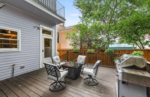 East Carrollton Haus | Stunning Uptown 3 bedroom work/vacation home