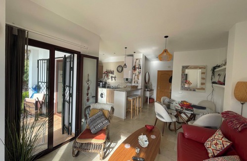 Frigiliana Wohnung | Stunning views, centrally located modern apartment. Air con, Pool, WiFi and Sky.