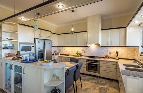 Polemarchi Wohnung | Stunning Views Flat w. Pool, Near Iconic Beachesnn