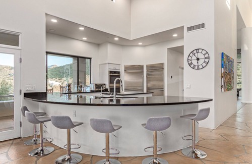 Pinnacle Peak Heights Haus | Stunning Views, Large Pool & Indoor Basketball