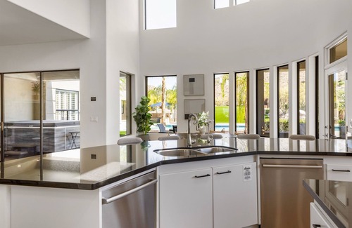 Pinnacle Peak Heights Haus | Stunning Views, Large Pool & Indoor Basketball