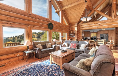 Powder Mountain Kabine | Stunning views, slopeside, welcoming cabin with hot tub and room for everyone