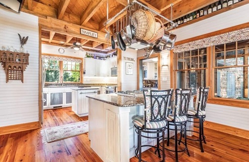 Belle Haven Sonstige | Stunning waterfront masterpiece, constructed custom oasis!