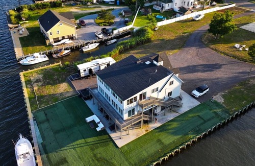 East Massapequa Haus | Stunning Waterfront Stay in Massapequa L.I