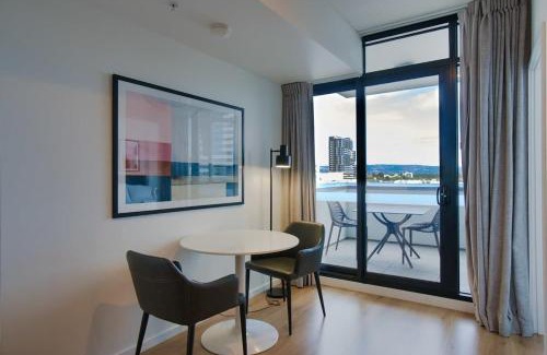 Adelaide Central Business District Wohnung | Stylish 1 BR CBD Apt-Pool-Gym-Sauna-Steam Room