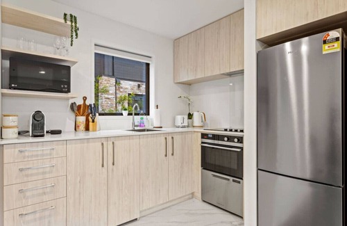 Te Atatu Peninsula Wohnung | Stylish 1BR Apartment on Fathom Place