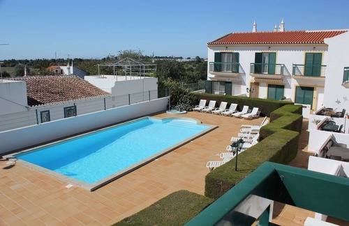 Vila Real Santo Antonio Haus | Stilvolles 2-Bett-Haus mit privater Terrasse und Gemeinschaftspool