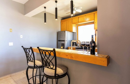 Campo de Golf Fonatur Eigentumswohnung | Stylish 2-Bedroom Condo with Ocean Views | Walk to Town | Pool & BBQ Area