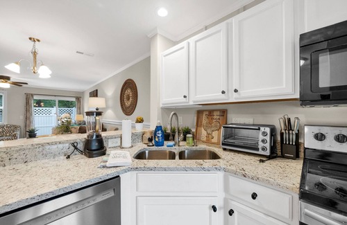 Northeast Raleigh Haus | Stylish 2-Bed townhouse