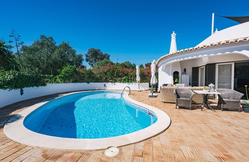 Carvoeiro Villa | Stylish 2-bedroomed villa with a pool