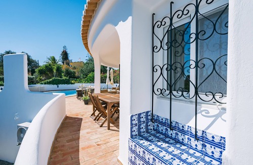 Carvoeiro Villa | Stylish 2-bedroomed villa with a pool