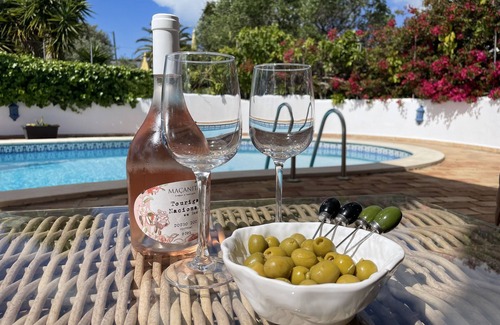 Carvoeiro Villa | Stylish 2-bedroomed villa with a pool
