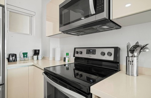 Turibana Eigentumswohnung | Stylish 2BR! Balcony! Resort Pool!