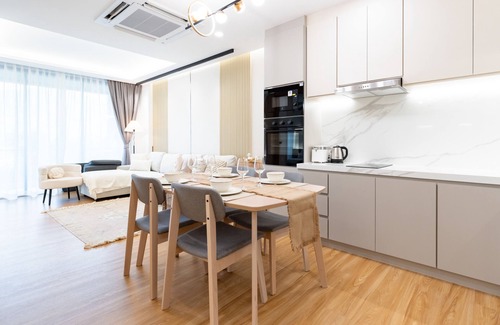 Nai Harn Wohnung | Stylish 2BR Loft Steps from Nai Harn Beach A210