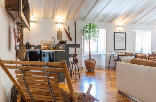 Sao Jose Wohnung | Stylish 2BR Loft w/ Views Av. Liberdade & Metro