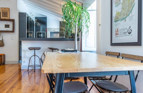 Sao Jose Wohnung | Stylish 2BR Loft w/ Views Av. Liberdade & Metro