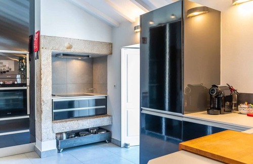 Sao Jose Wohnung | Stylish 2BR Loft w/ Views Av. Liberdade & Metro