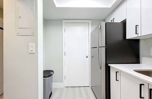 Lauderdale Harbours Eigentumswohnung | Stylish 2BR with Pool & Modern Amenities