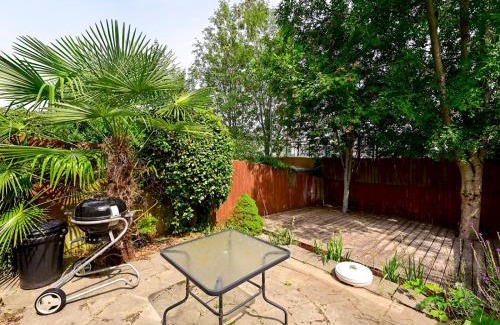 Canton Haus | Stylish 3-Bed Home in Canton wGarden Parking Pass The Keys