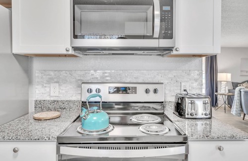 Seffner Community Alliance Haus | Stylish 3BR Home in Brandon—Pet Friendly, Near Disney & Beaches + Private Yard