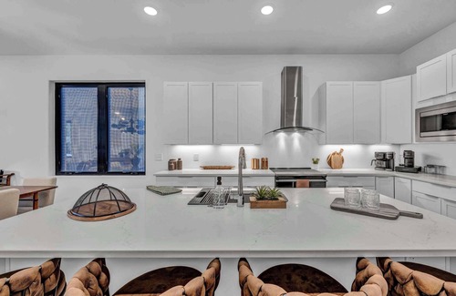 Tremont Haus | Stylish 3BR Home in the Heart of Tremont+Mini Gym