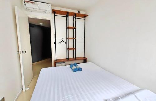 Karet Wohnung | Stylish 3BR Rasuna Apt with Pool, Gym,Wi-Fi, Netflix