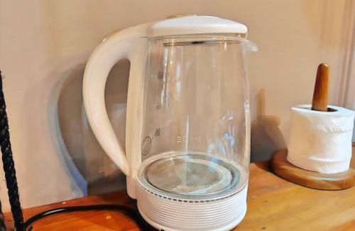 Karet Wohnung | Stylish 3BR Rasuna Apt with Pool, Gym,Wi-Fi, Netflix