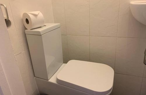 Caversham Haus | Stylish 3BR Retreat Family & Business Parking