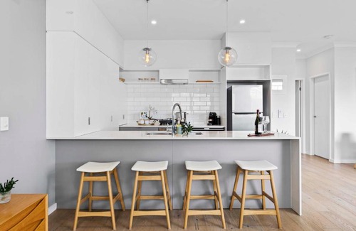 Camp Hill Wohnung | Stylish 3BR Townhouse CampHill - WiFi, Parking