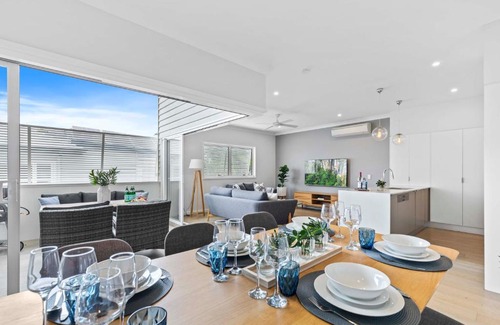 Camp Hill Wohnung | Stylish 3BR Townhouse CampHill - WiFi, Parking
