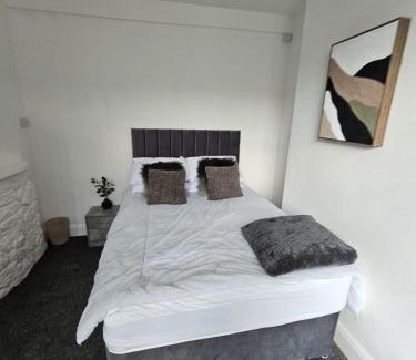 Northfield Wohnung | Stylish 4 Bed for long and short term stays
