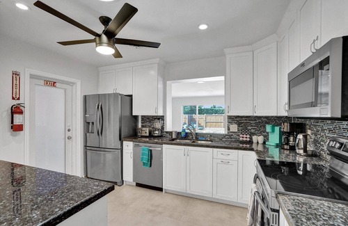 South Lake Haus | Stylish 4 Bedroom 2 Bath Pool Home Mins to Beach