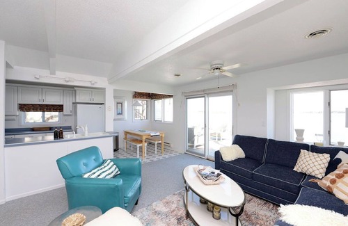 Richwood Kabine | Stylish 4-bedroom cabin with AC, WiFi & boat rental available!