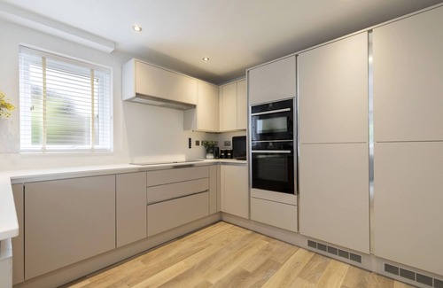 Cheltenham Haus | Peaceful 5-Bed Detached Home