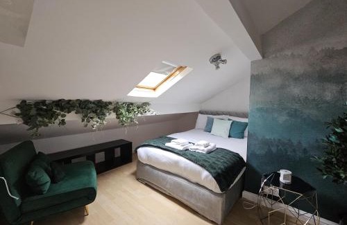 Manchester Haus | Stylish 5-bed Home With Free Parking Sleeps 12!