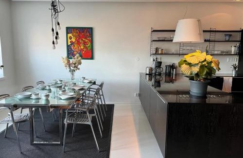 Kallio Wohnung | Stylish and spacious 85m2 Hakaniemi Apartment with Market Hall View Next to Metro