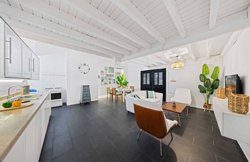 Esmeralda Wohnung | Stylish Aruba Getaway, Close to Beach, Cozy for 2