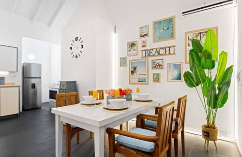Esmeralda Wohnung | Stylish Aruba Getaway, Close to Beach, Cozy for 2