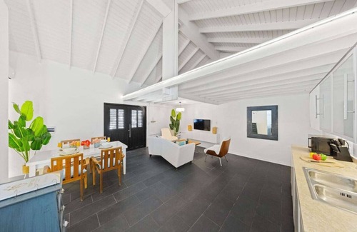 Esmeralda Wohnung | Stylish Aruba Getaway, Close to Beach, Cozy for 2