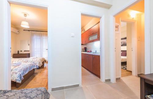 Mets Wohnung | Stylish Athens Apt 10 Minute Walk to Acropolis Museum & Metro