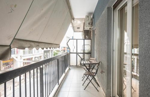 Mets Wohnung | Stylish Athens Apt 10 Minute Walk to Acropolis Museum & Metro