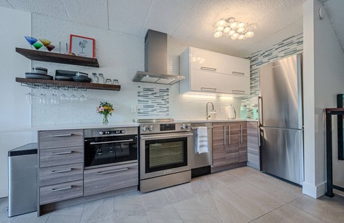 The Pines Eigentumswohnung | Stylish Beach Condo in the Heart of Downtown Rehoboth Beach!