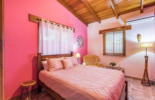 Barrio Las Parcelas Haus | Stylish Colorful & Cozy Tropical Private Bedroom