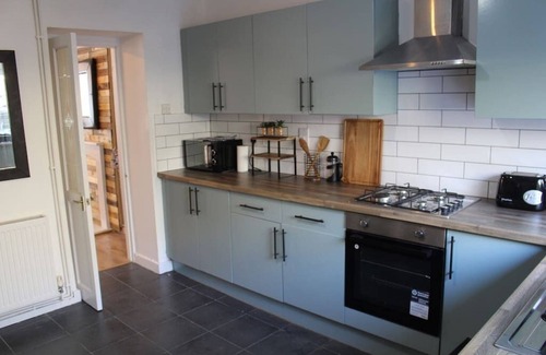Landore Haus | Stylish, Comfortable House, sleeps 4 to 6
